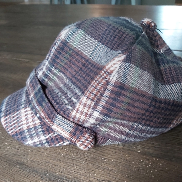 Plaid page boy hat. - Picture 5 of 5